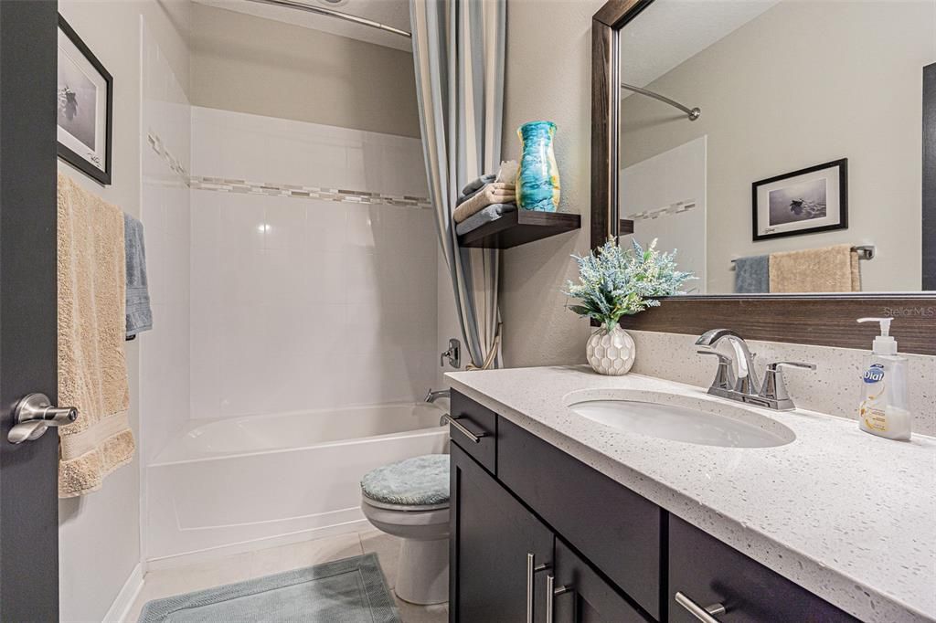 Под контрактом: $597,750 (4 спален, 3 ванн, 2725 Квадратных фут)