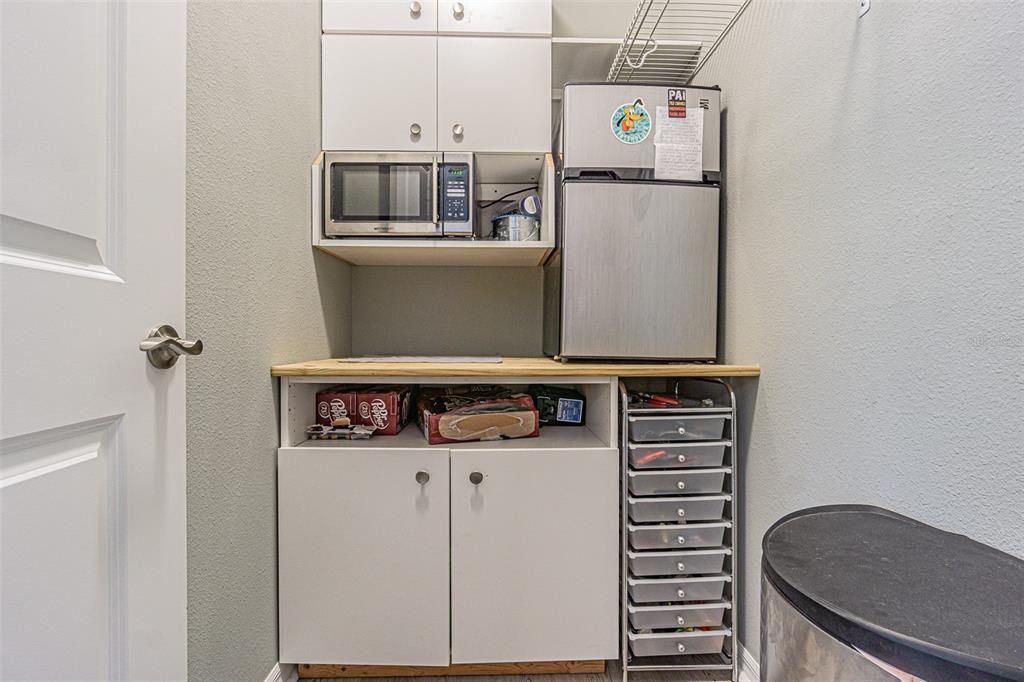 Под контрактом: $597,750 (4 спален, 3 ванн, 2725 Квадратных фут)