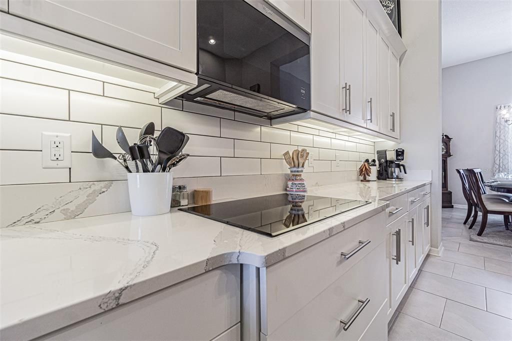 Под контрактом: $597,750 (4 спален, 3 ванн, 2725 Квадратных фут)