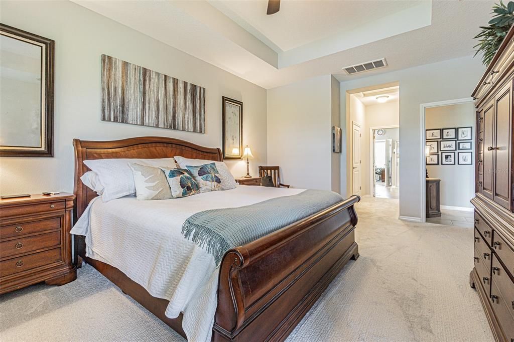 Под контрактом: $597,750 (4 спален, 3 ванн, 2725 Квадратных фут)