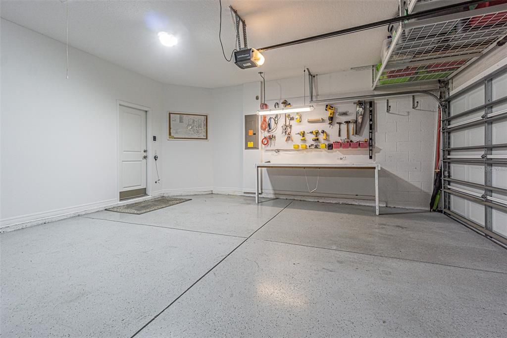 Под контрактом: $597,750 (4 спален, 3 ванн, 2725 Квадратных фут)