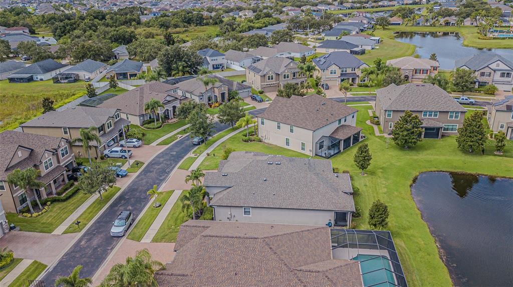 Под контрактом: $597,750 (4 спален, 3 ванн, 2725 Квадратных фут)