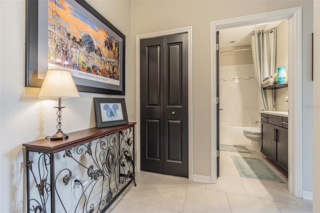 Под контрактом: $597,750 (4 спален, 3 ванн, 2725 Квадратных фут)