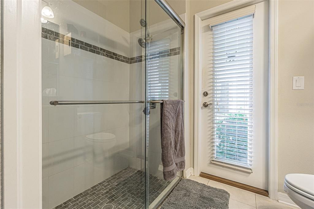 Под контрактом: $597,750 (4 спален, 3 ванн, 2725 Квадратных фут)