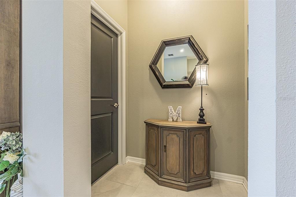 Под контрактом: $597,750 (4 спален, 3 ванн, 2725 Квадратных фут)