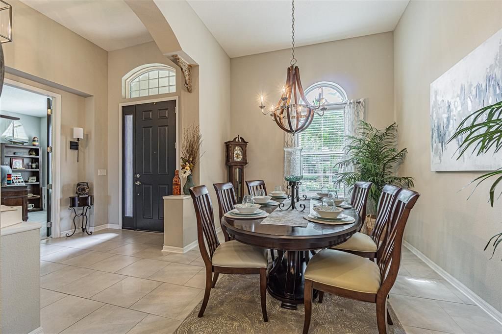 Под контрактом: $597,750 (4 спален, 3 ванн, 2725 Квадратных фут)