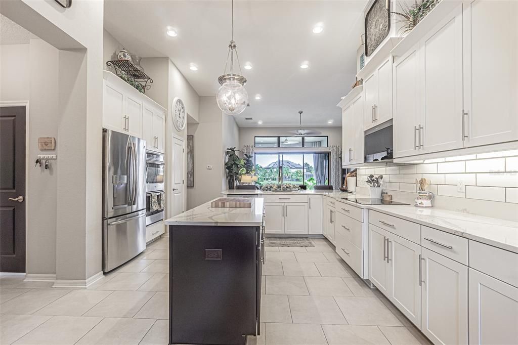 Под контрактом: $597,750 (4 спален, 3 ванн, 2725 Квадратных фут)