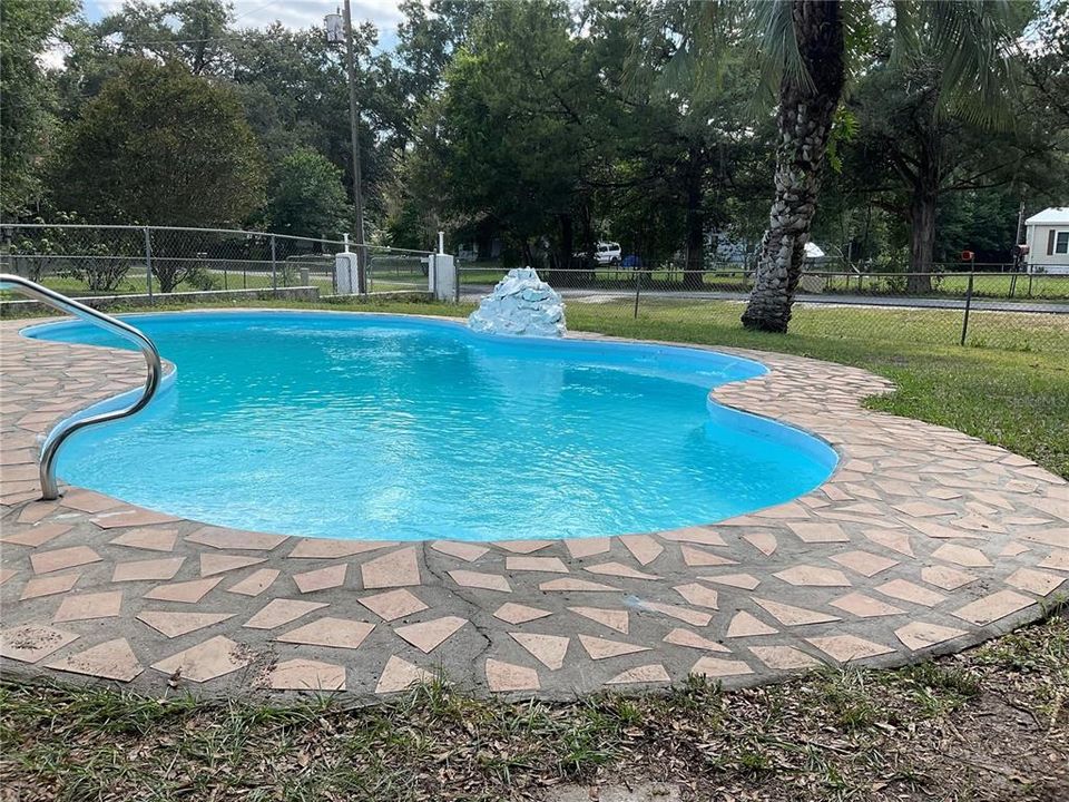 For Sale: $194,900 (4 beds, 2 baths, 1554 Square Feet)