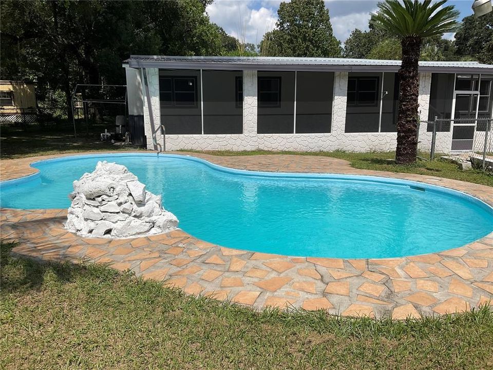 For Sale: $194,900 (4 beds, 2 baths, 1554 Square Feet)