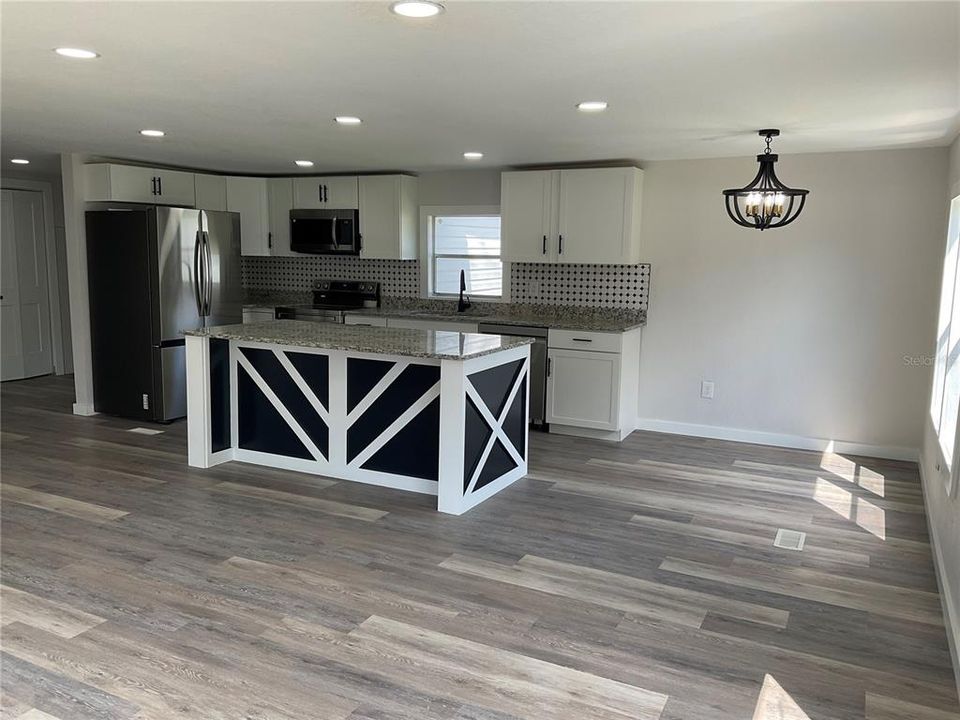 For Sale: $194,900 (4 beds, 2 baths, 1554 Square Feet)