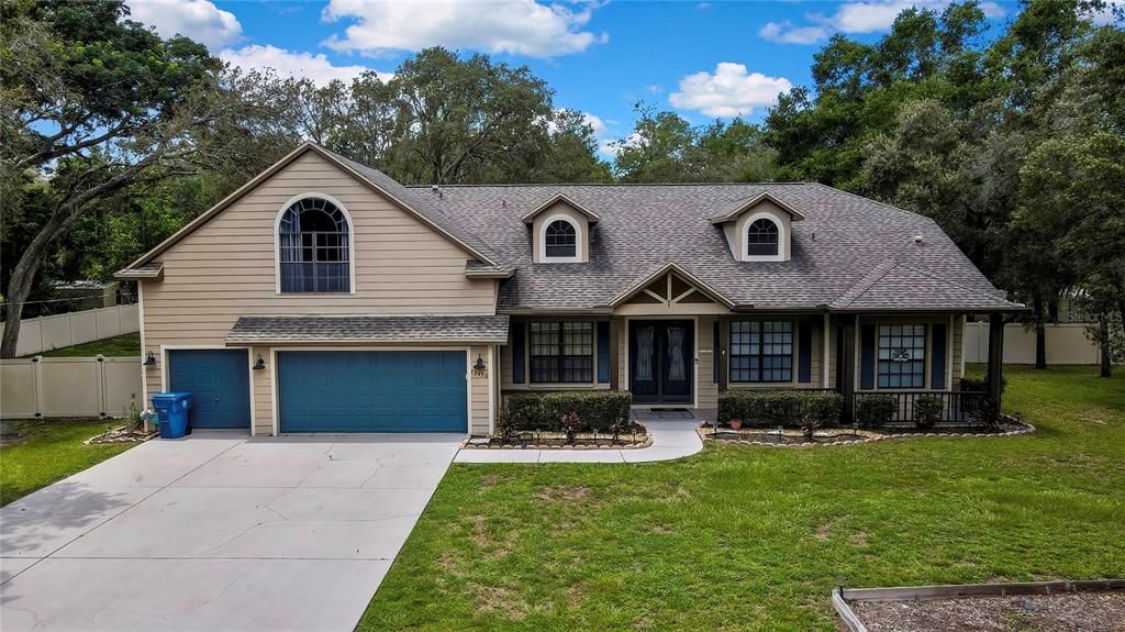 合同活跃: $554,900 (3 贝兹, 2 浴室, 2828 平方英尺)