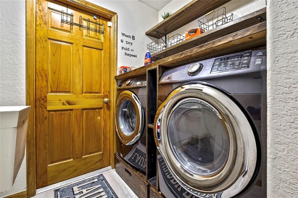 合同活跃: $554,900 (3 贝兹, 2 浴室, 2828 平方英尺)