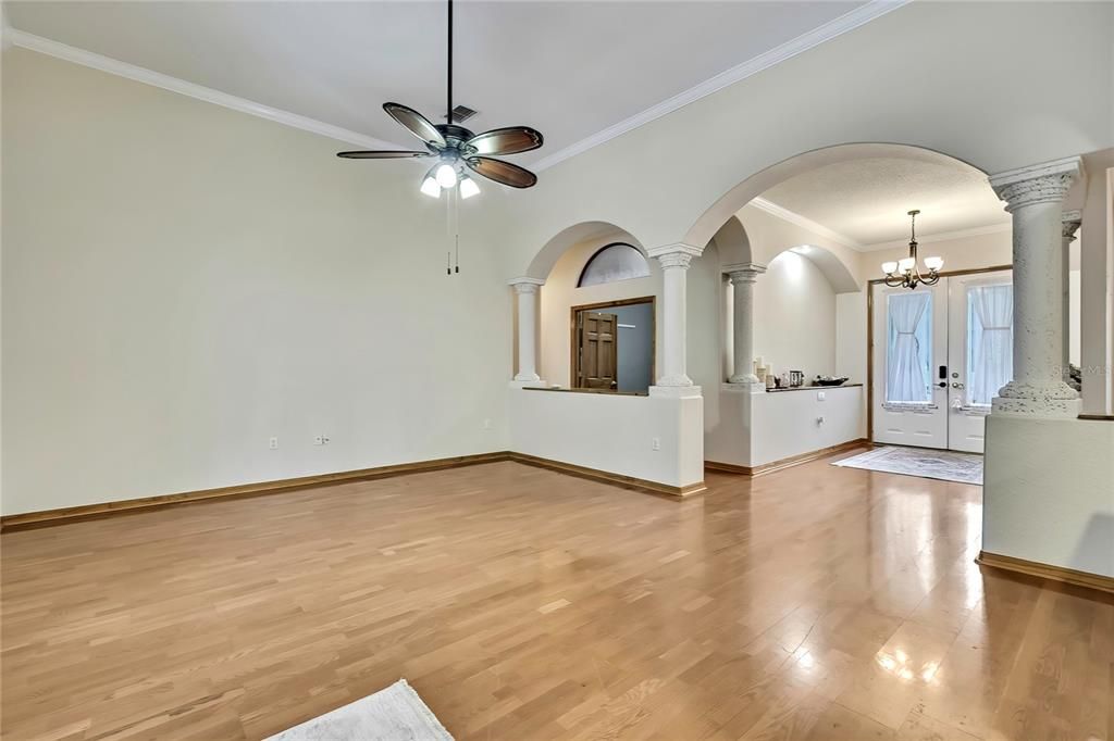 合同活跃: $554,900 (3 贝兹, 2 浴室, 2828 平方英尺)