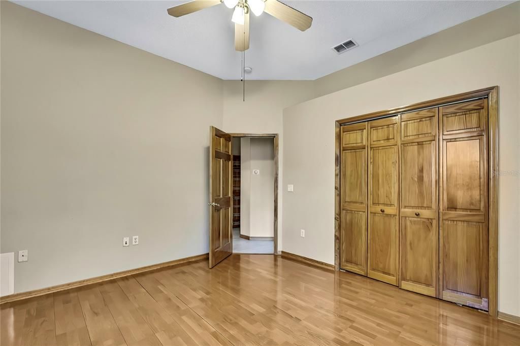 合同活跃: $554,900 (3 贝兹, 2 浴室, 2828 平方英尺)