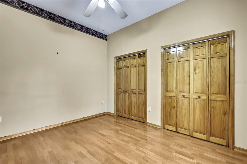 合同活跃: $554,900 (3 贝兹, 2 浴室, 2828 平方英尺)