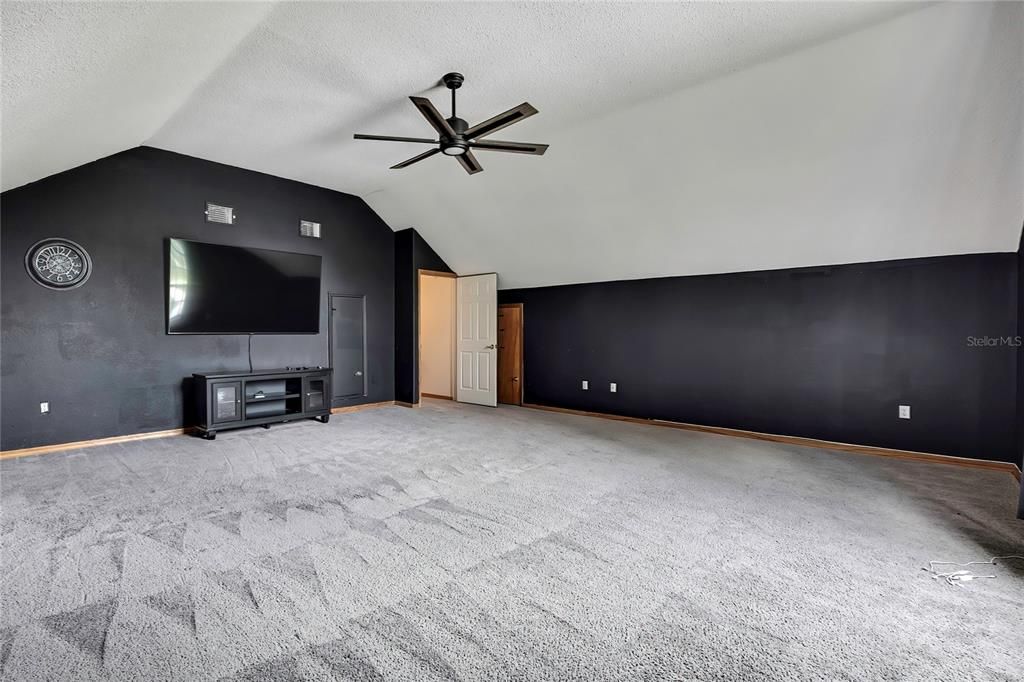 合同活跃: $554,900 (3 贝兹, 2 浴室, 2828 平方英尺)