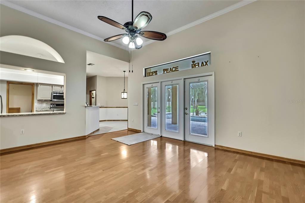 合同活跃: $554,900 (3 贝兹, 2 浴室, 2828 平方英尺)