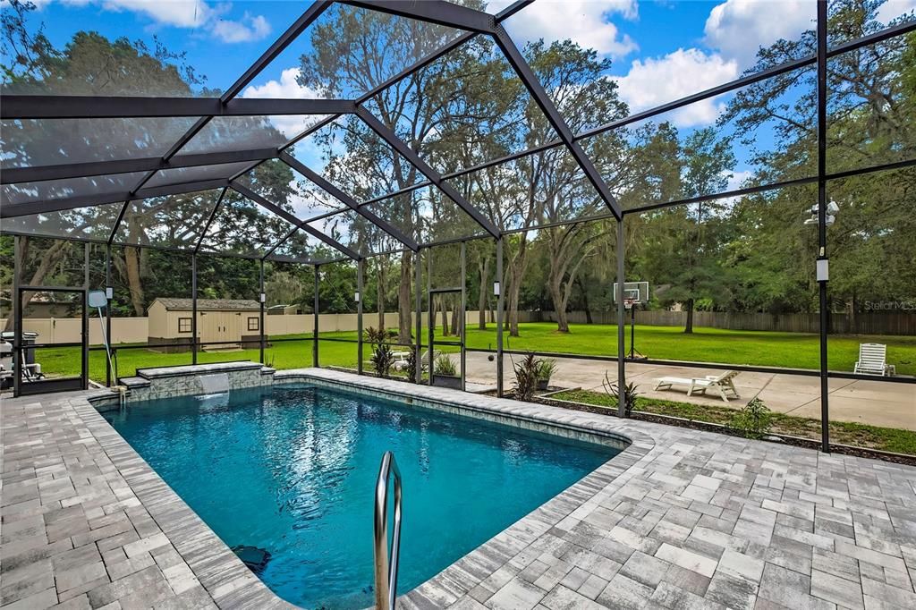 合同活跃: $554,900 (3 贝兹, 2 浴室, 2828 平方英尺)