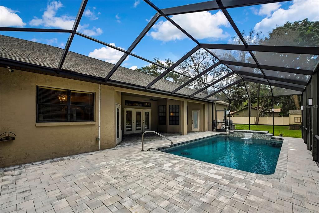 合同活跃: $554,900 (3 贝兹, 2 浴室, 2828 平方英尺)