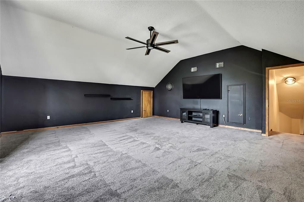 合同活跃: $554,900 (3 贝兹, 2 浴室, 2828 平方英尺)