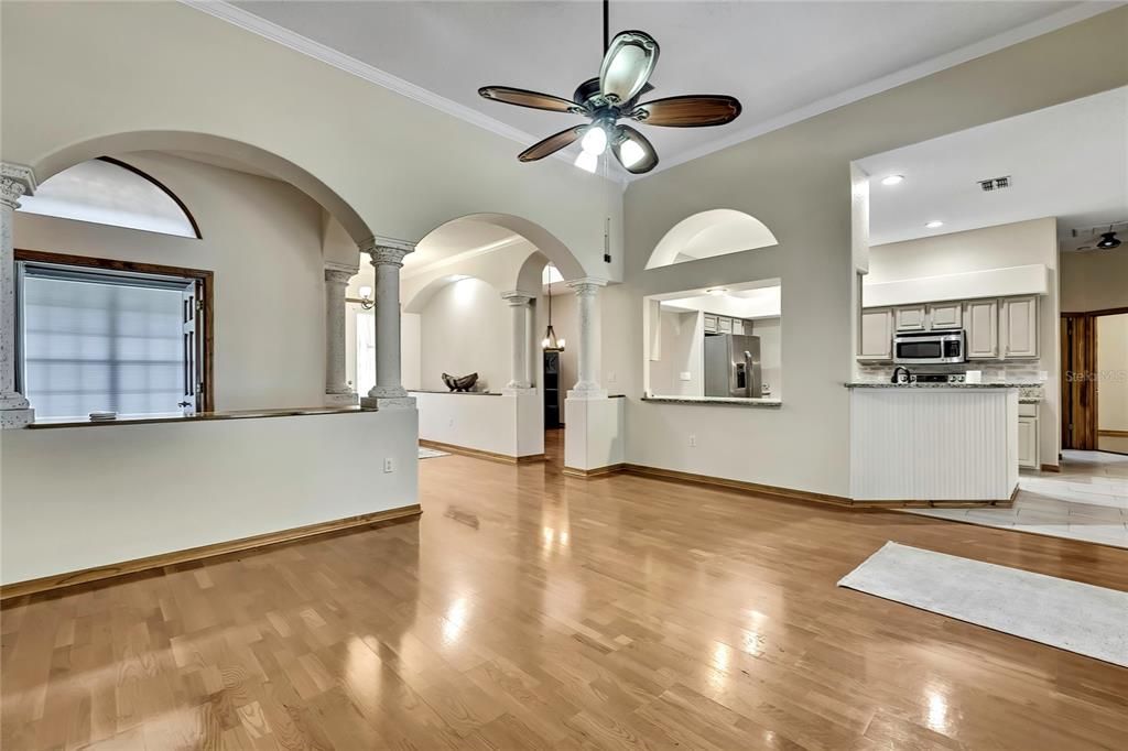 合同活跃: $554,900 (3 贝兹, 2 浴室, 2828 平方英尺)