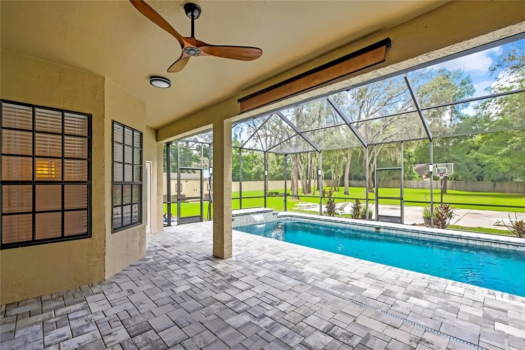 合同活跃: $554,900 (3 贝兹, 2 浴室, 2828 平方英尺)