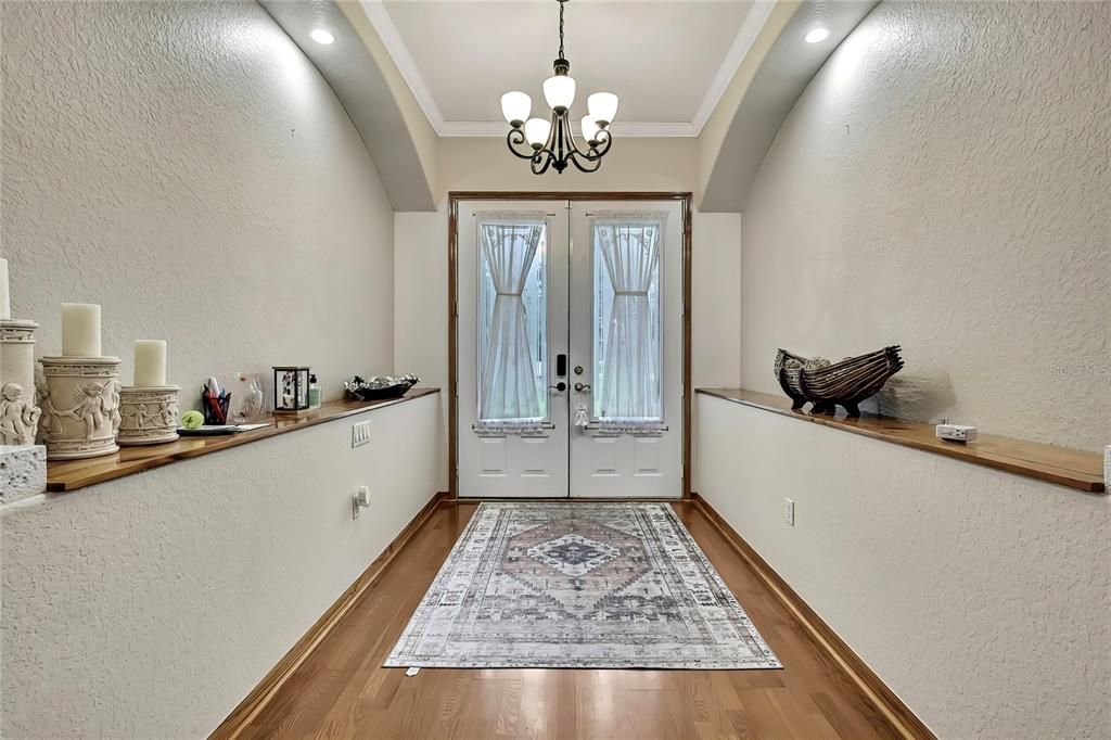 合同活跃: $554,900 (3 贝兹, 2 浴室, 2828 平方英尺)