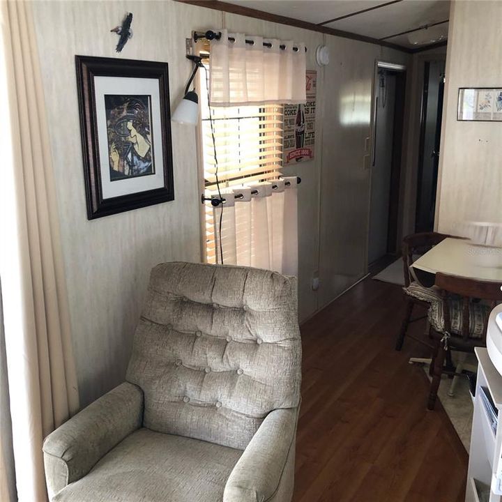 На продажу: $95,000 (1 спален, 1 ванн, 396 Квадратных фут)