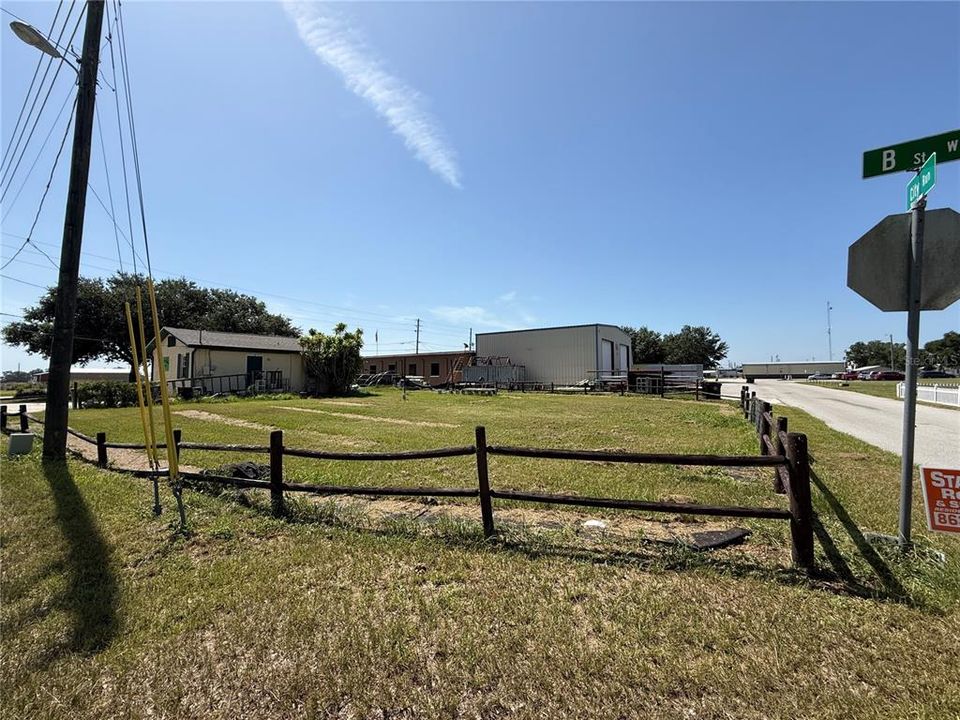 待售: $14,400 (0 贝兹, 0 浴室, 902 平方英尺)