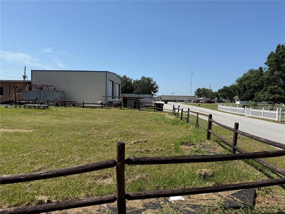 待售: $14,400 (0 贝兹, 0 浴室, 902 平方英尺)