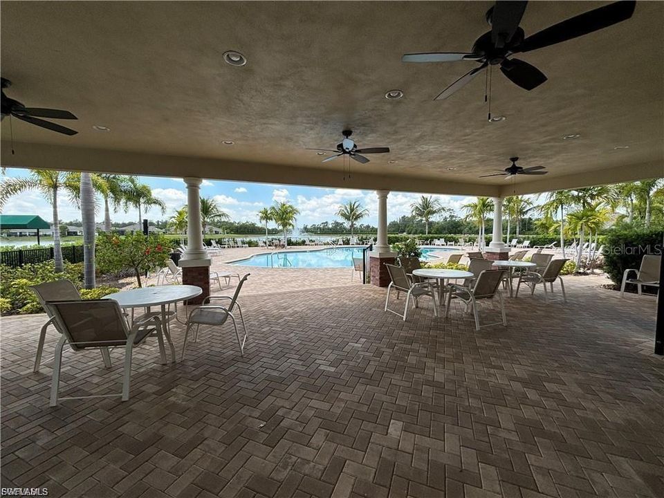 В аренду: $2,150 (4 спален, 2 ванн, 1848 Квадратных фут)