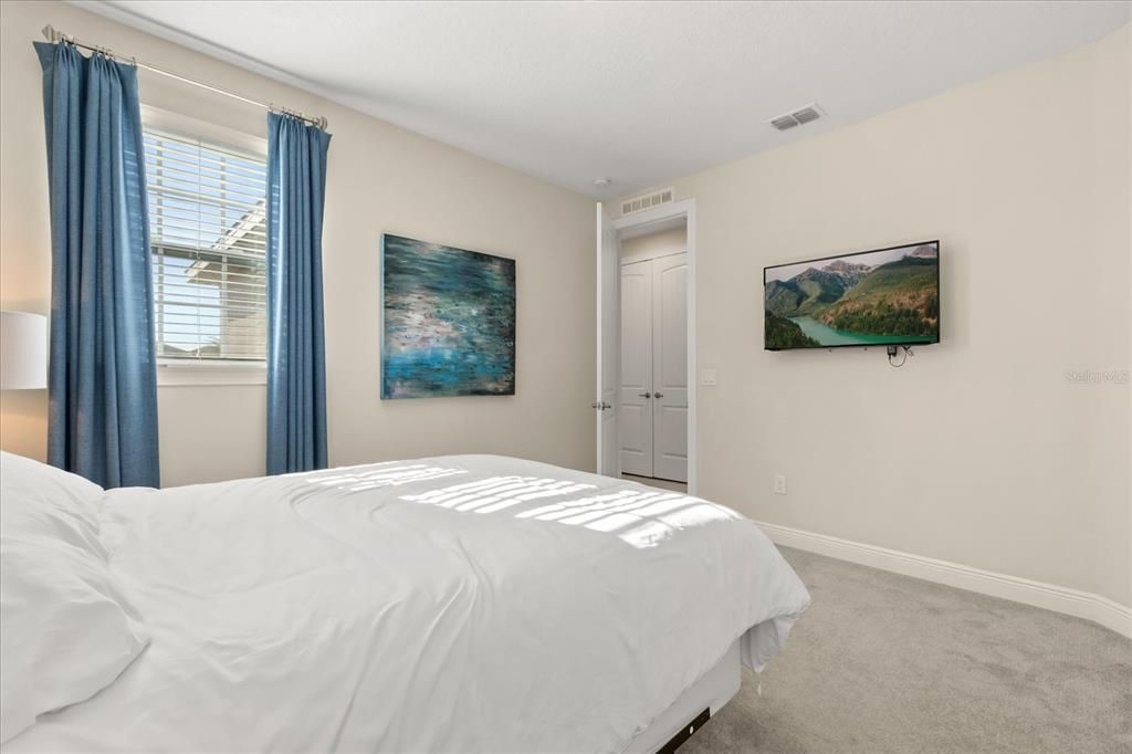 Active With Contract: $570,000 (6 beds, 5 baths, 3099 Square Feet)