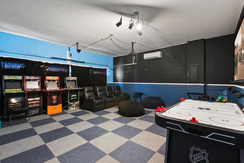 Active With Contract: $570,000 (6 beds, 5 baths, 3099 Square Feet)