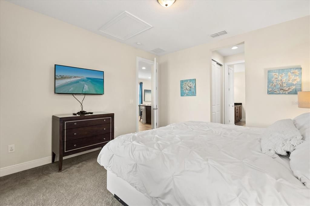 Active With Contract: $570,000 (6 beds, 5 baths, 3099 Square Feet)