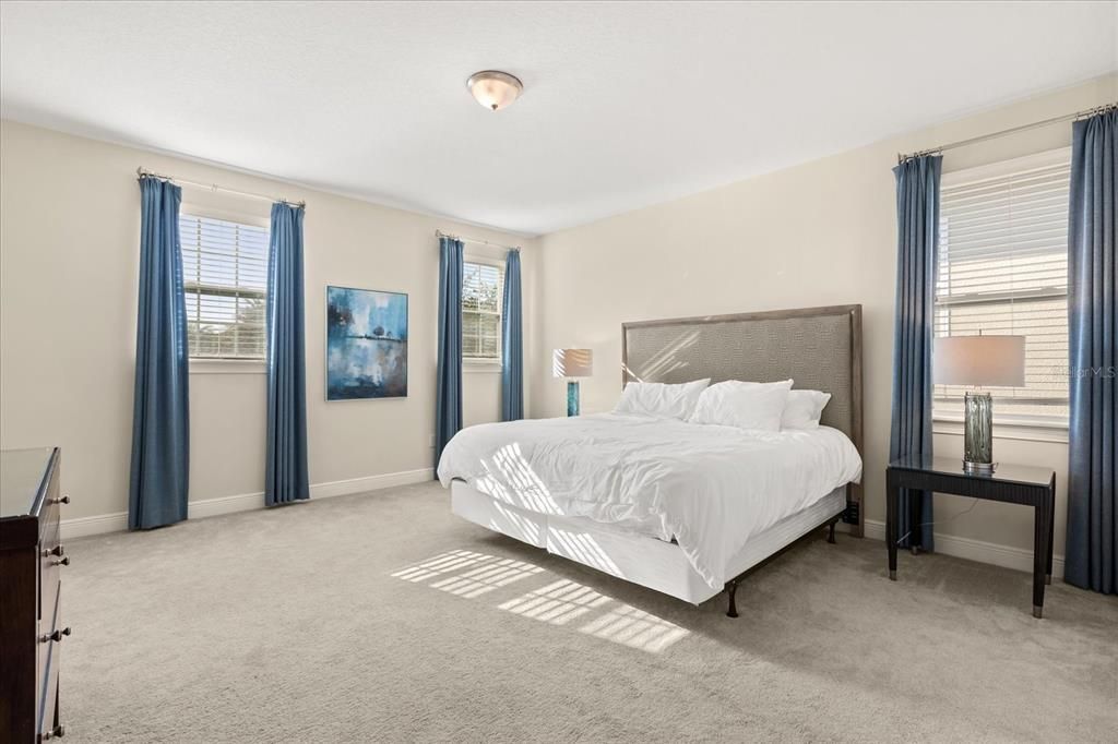 Active With Contract: $570,000 (6 beds, 5 baths, 3099 Square Feet)