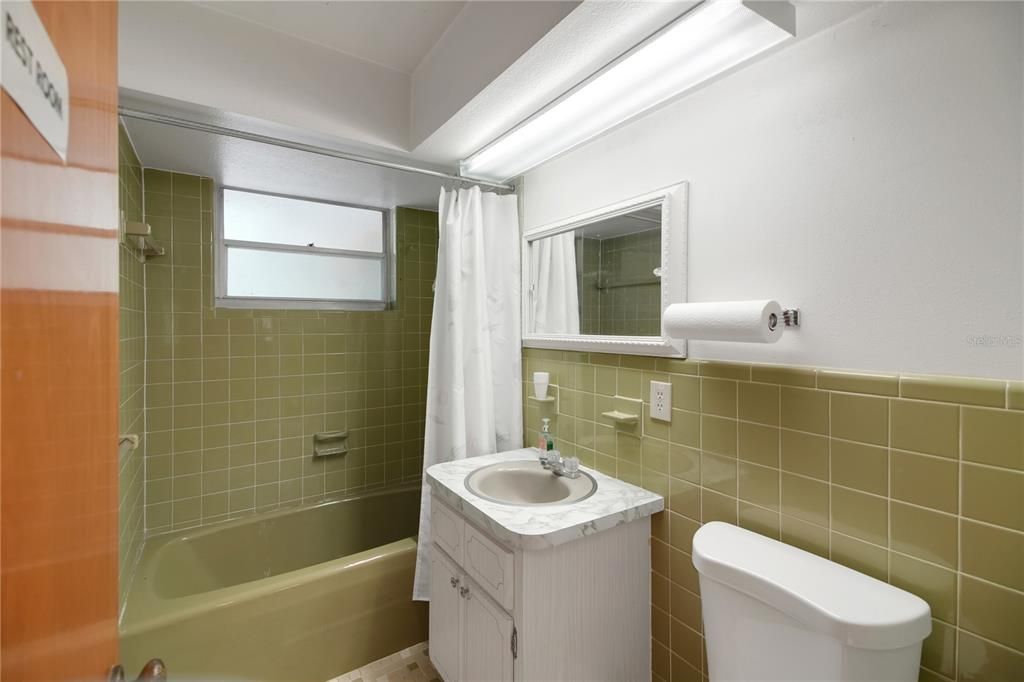 На продажу: $599,900 (6 спален, 5 ванн, 3752 Квадратных фут)