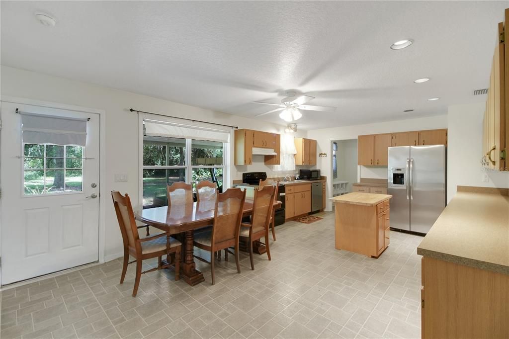 На продажу: $599,900 (6 спален, 5 ванн, 3752 Квадратных фут)