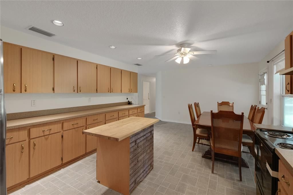 На продажу: $599,900 (6 спален, 5 ванн, 3752 Квадратных фут)