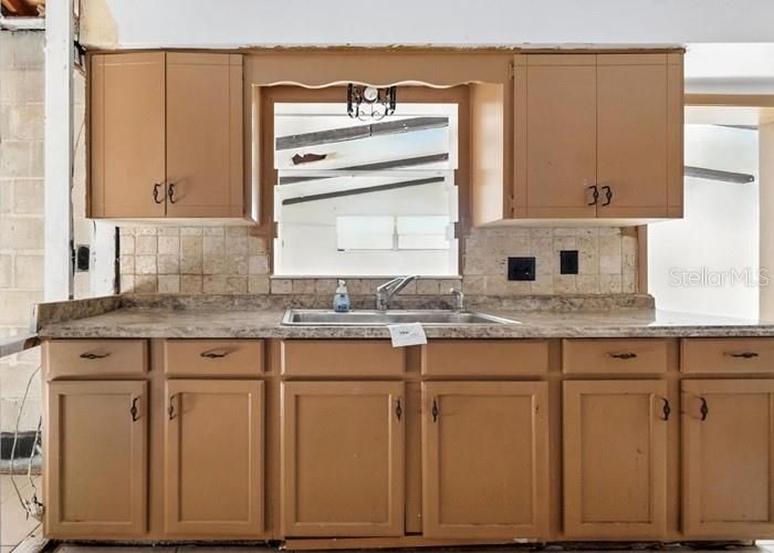 Active With Contract: $137,900 (4 beds, 2 baths, 1628 Square Feet)