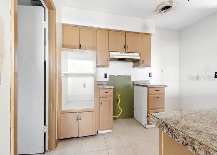 Active With Contract: $137,900 (4 beds, 2 baths, 1628 Square Feet)