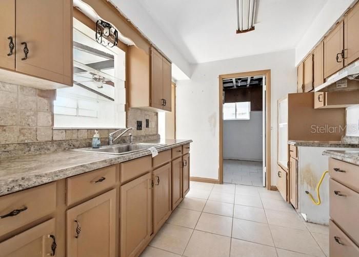Active With Contract: $137,900 (4 beds, 2 baths, 1628 Square Feet)