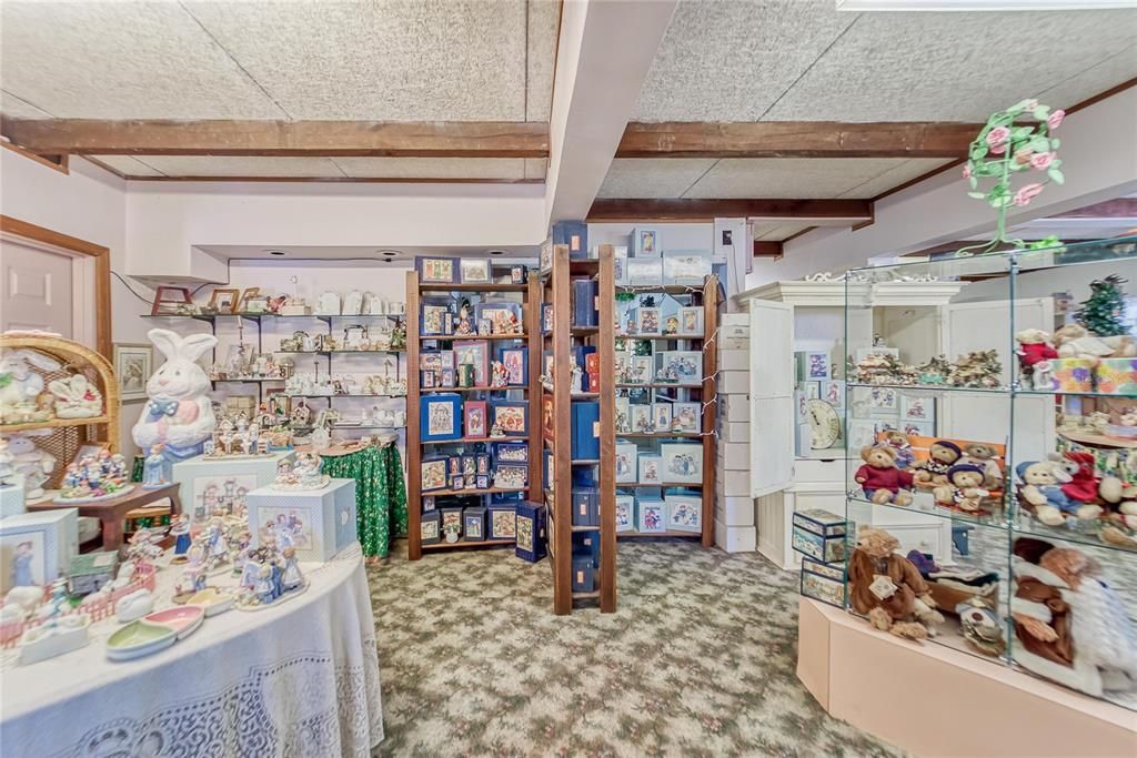 待售: $1,180,000 (5 贝兹, 3 浴室, 5880 平方英尺)