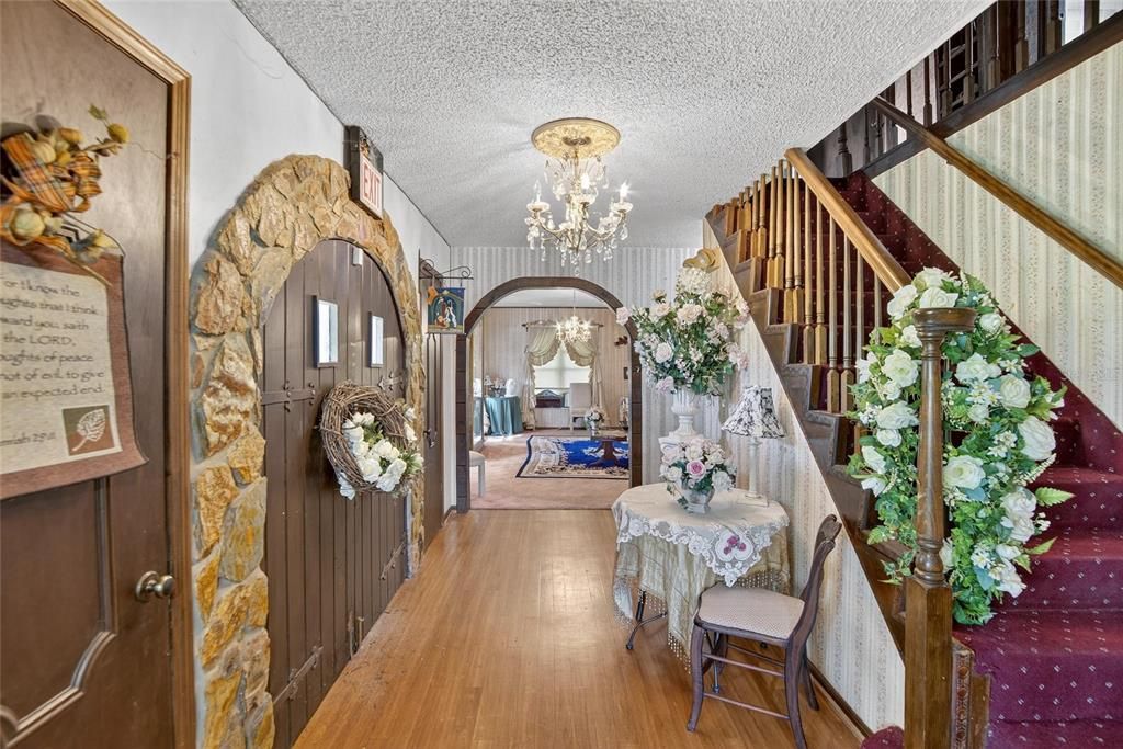 待售: $1,180,000 (5 贝兹, 3 浴室, 5880 平方英尺)