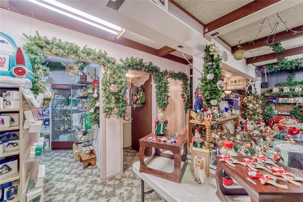 待售: $1,180,000 (5 贝兹, 3 浴室, 5880 平方英尺)