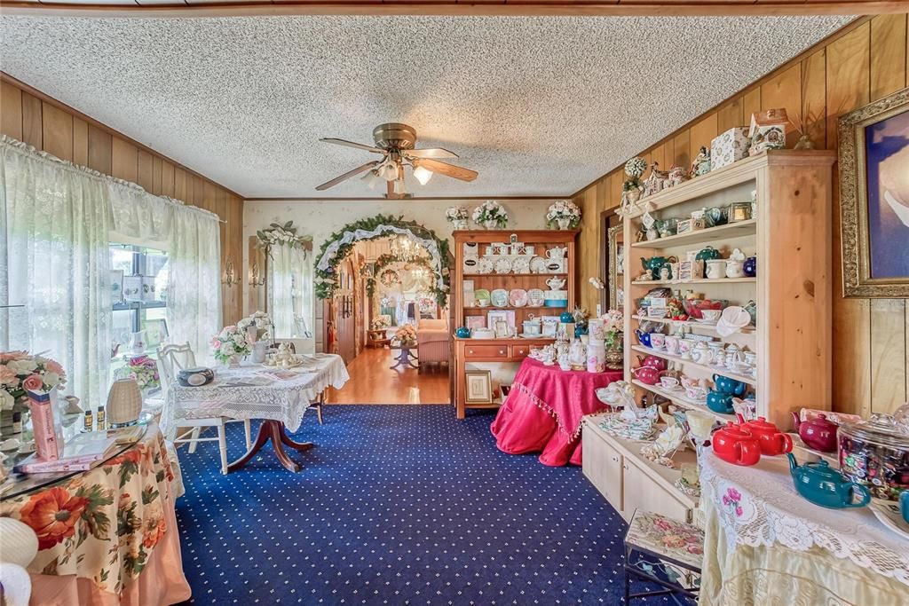 待售: $1,180,000 (5 贝兹, 3 浴室, 5880 平方英尺)