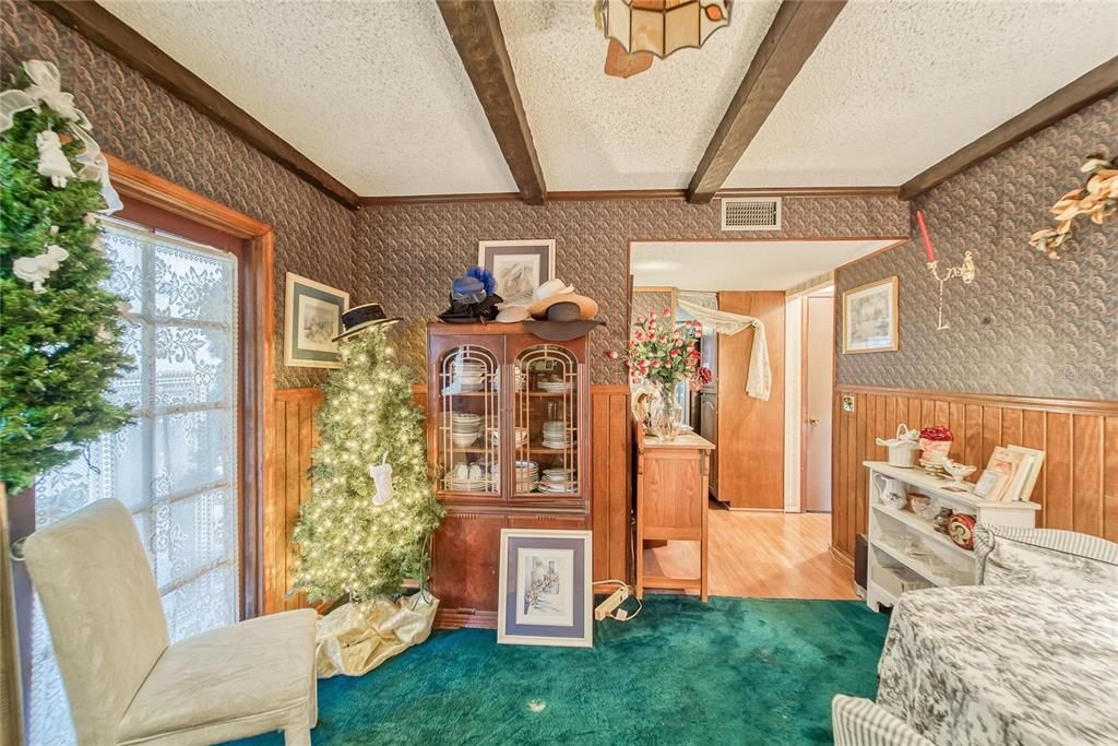 待售: $1,180,000 (5 贝兹, 3 浴室, 5880 平方英尺)