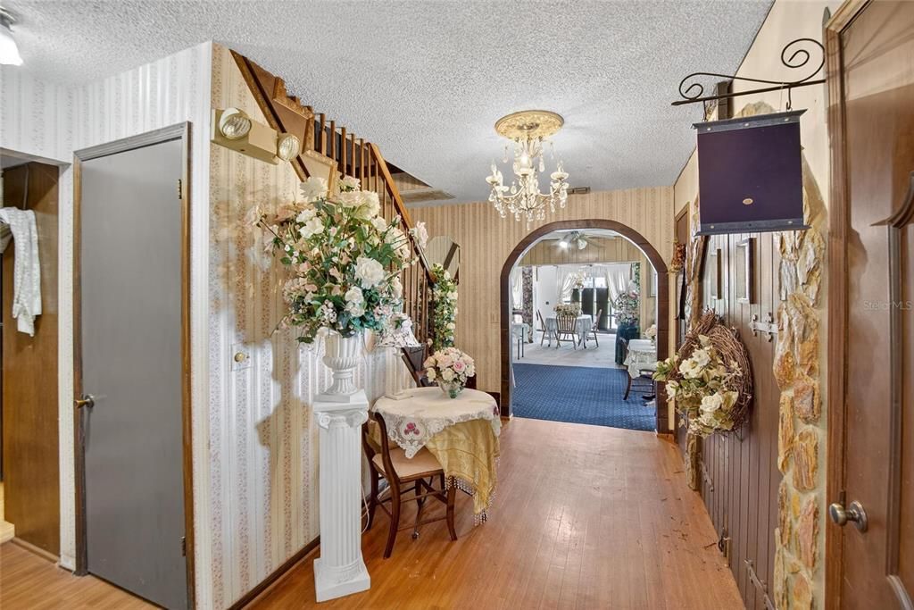 待售: $1,180,000 (5 贝兹, 3 浴室, 5880 平方英尺)