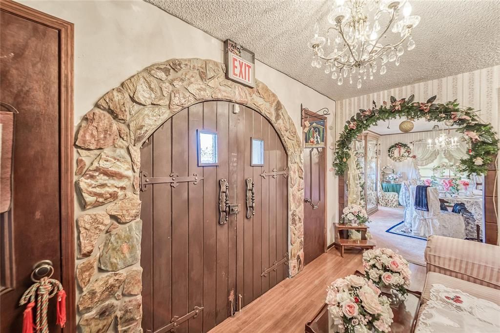 待售: $1,180,000 (5 贝兹, 3 浴室, 5880 平方英尺)