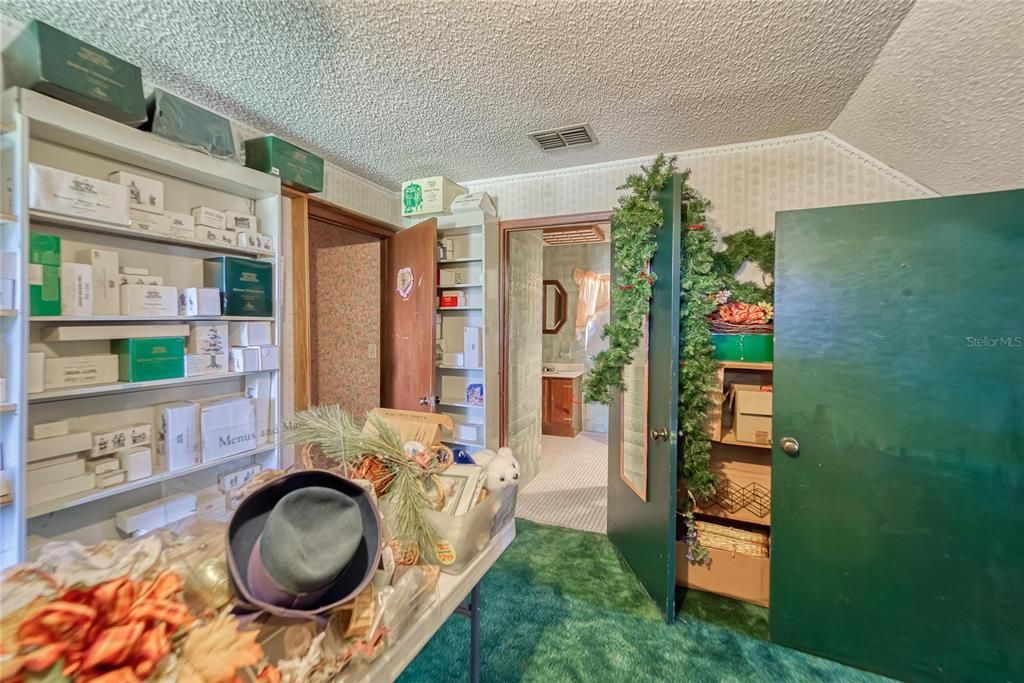 待售: $1,180,000 (5 贝兹, 3 浴室, 5880 平方英尺)