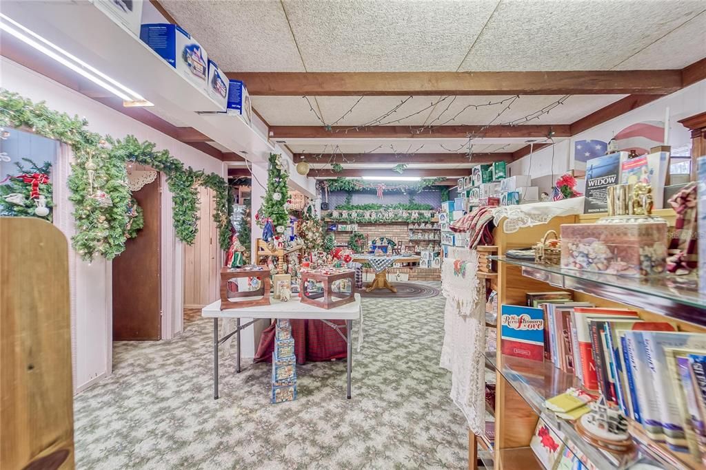 待售: $1,180,000 (5 贝兹, 3 浴室, 5880 平方英尺)